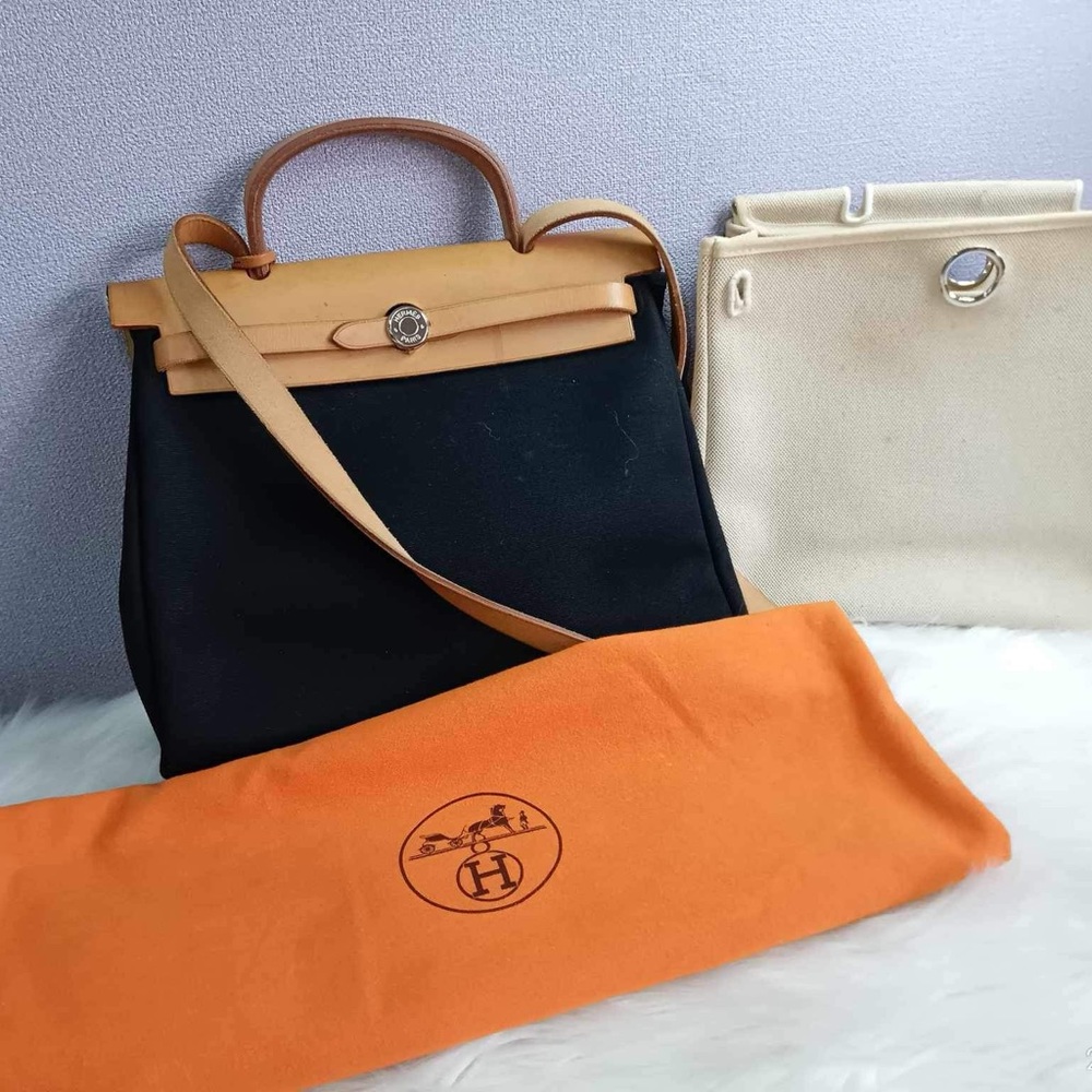 Hermes Herbag 100% Authentic. There were signs of wear.